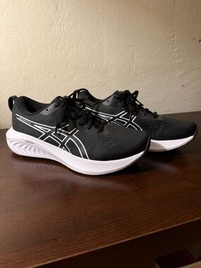 ASICS Women’s Black & White Running Shoes
